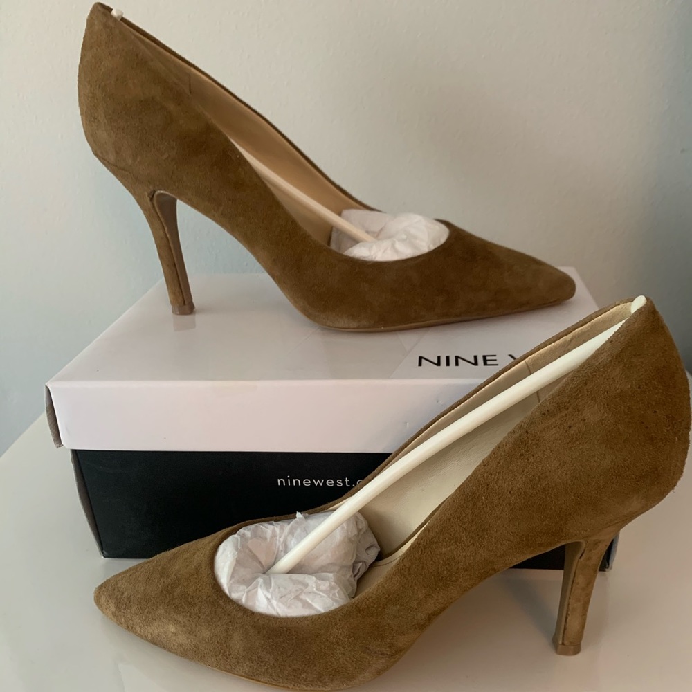 NEW Nine West Pump. Dark Natural Suede. Size 8.
